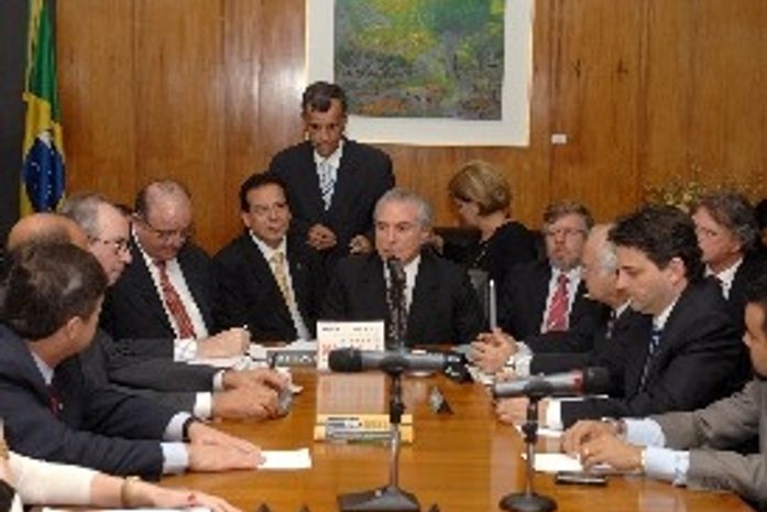 PEC 300: Câmara cria comissão e proposta só será votada após acordo