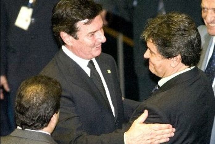 Serra fecha acordo com Roberto Jefferson. Collor segue com Dilma