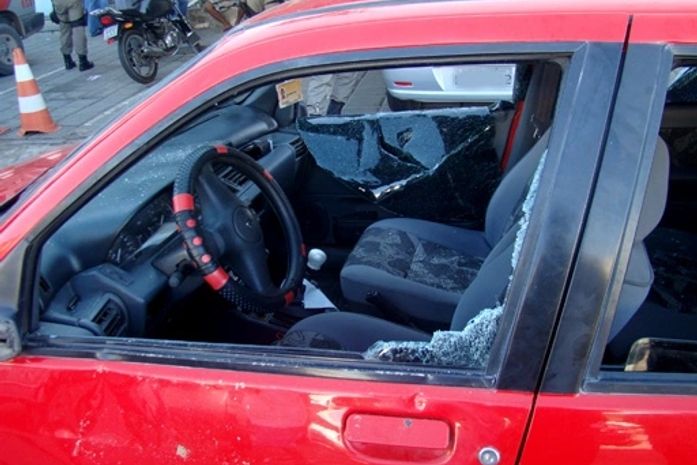 Veículo Clio depredado 