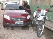 Polícia troca tiros com bandidos e apreende carro usado em assalto