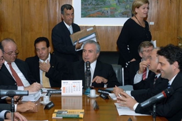 Frustração para os policiais: Governo volta a adiar análise da PEC 300
