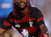 Adriano vai embora e permanência de Love no Fla é complicada