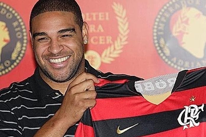 Adriano acerta verbalmente contrato com a Roma