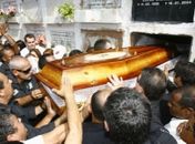 Corpo de delegado morto durante entrevista ao vivo é enterrado na Bahia