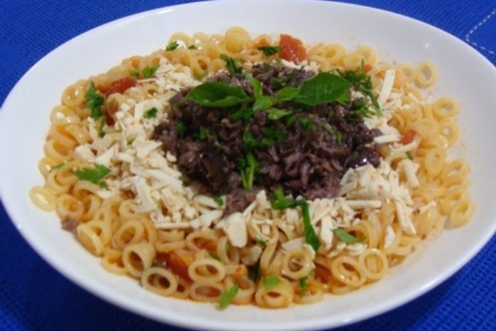 Para dar mais sabor ao prato, polvilhe queijo ralado por cima