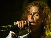 Pela primeira vez em Porto Alegre, Aerosmith vence o mau tempo e faz grande show