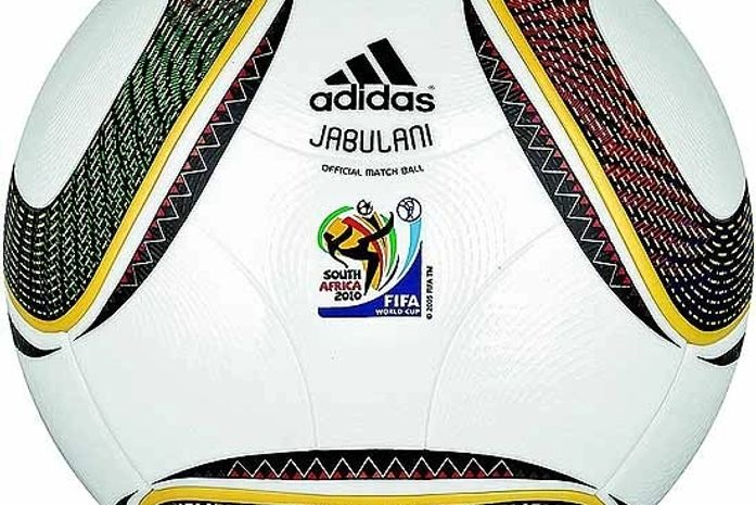 Polêmica: Adidas responde críticas à bola da Copa e diz que culpa é das seleções