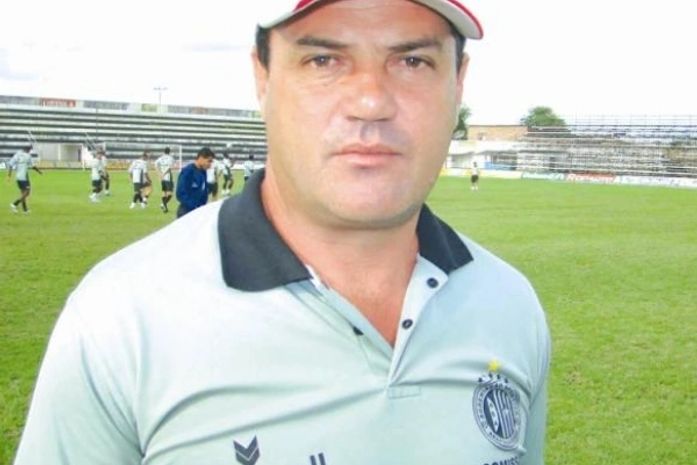 Técnico Vica ainda tem uma dúvida no ataque entre Júnior Viçosa e Nena