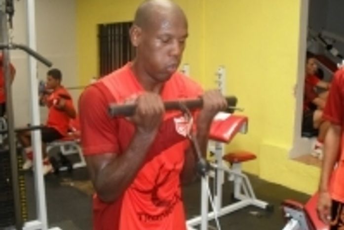 CRB treina forte a parte fisica sobre o comandos dos preparadores físicos