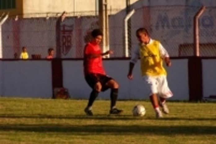 CRB trabalha no esquema 3-5-2 e zagueiro Alex Lima perde a posição