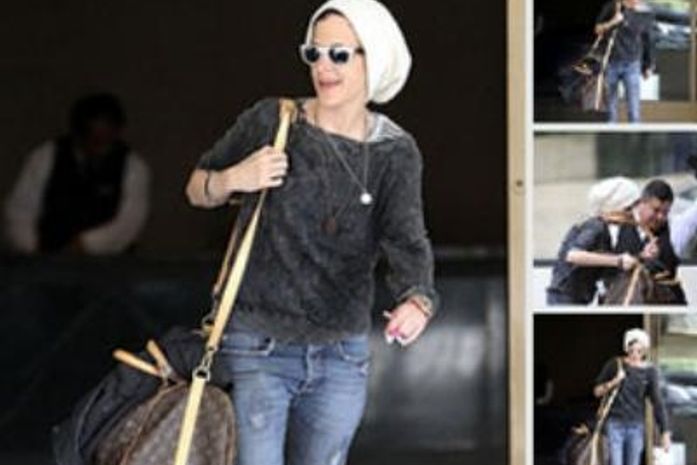 Samantha Ronson deixa a casa de Lindsay Lohan