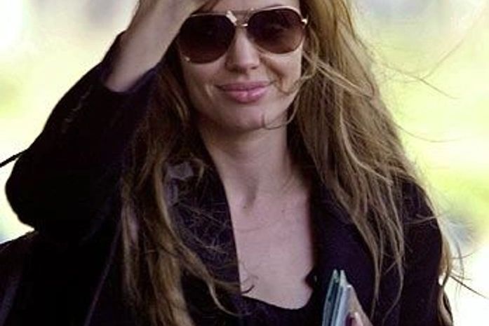 Angelina Jolie completa 35 anos; relembre a carreira da musa