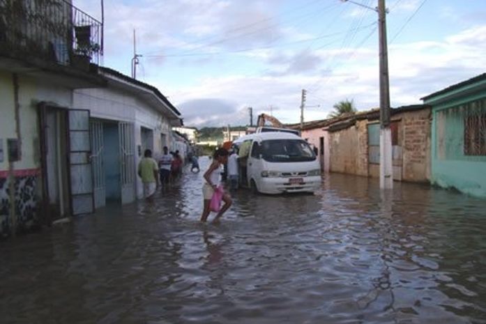 Voluntário que ajudava vítimas das enchentes morre eletrocutado ao desligar geladeira