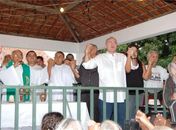 Políticos prestaram graças, ao lado do celebrante, Padro Aloisio