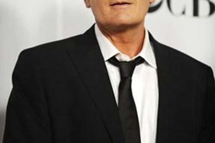 Charlie Sheen: aulas de treatro como parte da pena