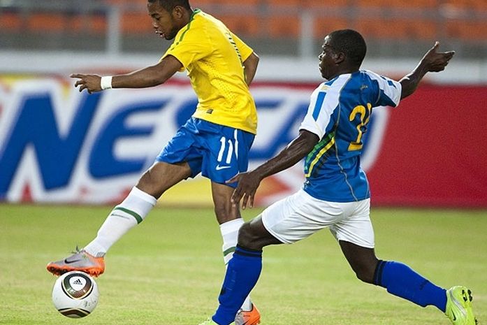 Vídeo:Brasil goleia Tanzânia, no último jogo pré-Copa, defesa preocupa