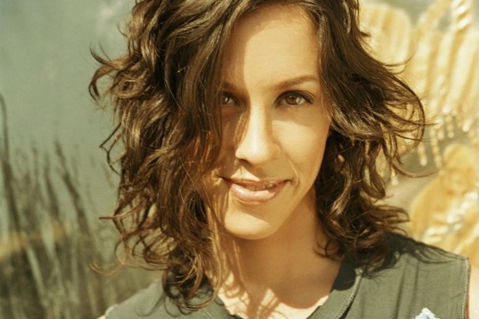 Alanis Morissette se casa com raper