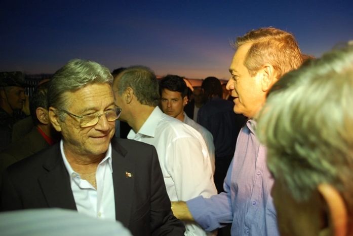 Lula não fala em política, Lessa não cumprimenta Téo e Collor não fala com imprensa