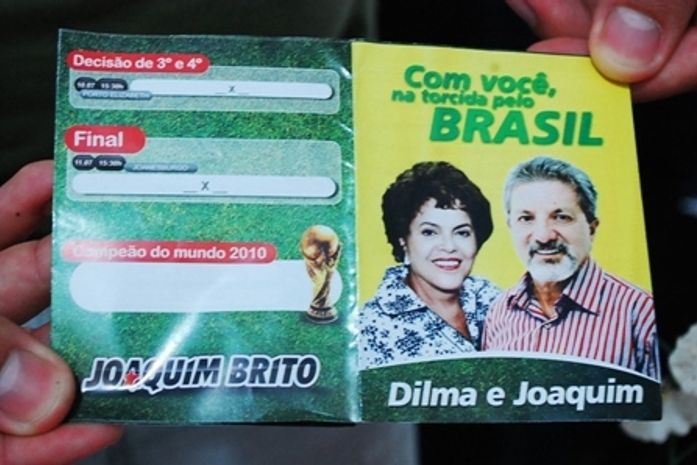 Fotos de Dilma Roussef e Joaquim Brito estampavam tabela da copa