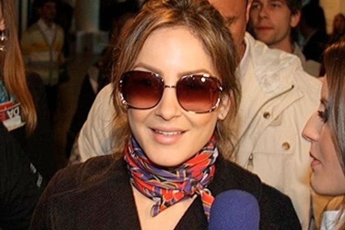 Claudia Leitte diz que irritação nos olhos a deixou com cara de Stallone