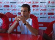 Zagueiro Toninho na apresentação do Galo