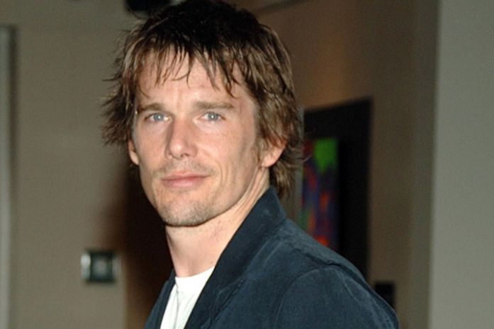 Angelina Jolie teve romance com Ethan Hawke, diz revista