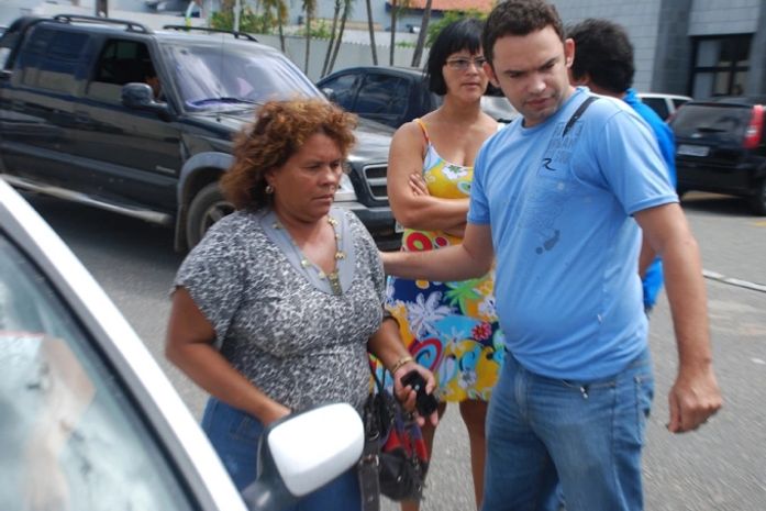 Três policiais realizaram a prisão da estelionatária