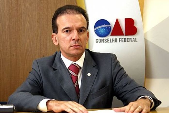 Presidente da OAB diz que é surreal se "Ficha Limpa" não atinja os já condenados