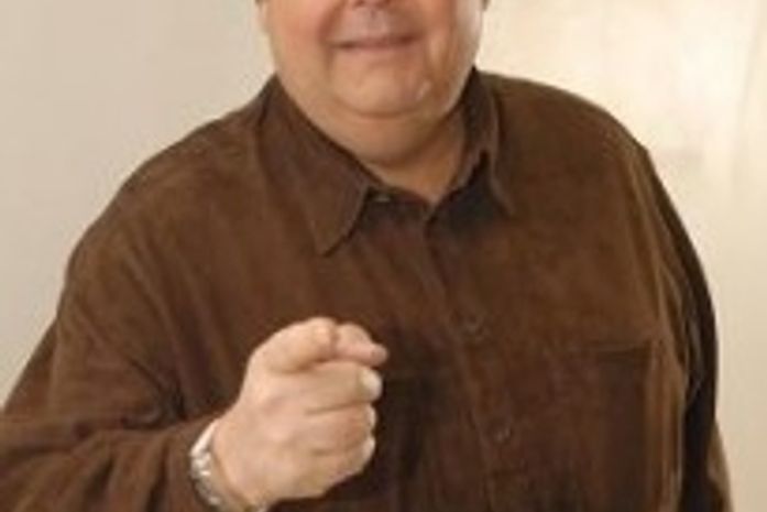 Dança dos Famosos: professor dá em cima de marido de concorrente