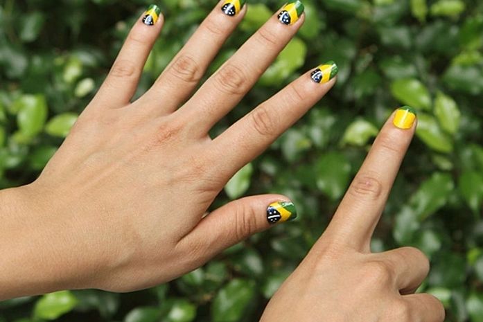 Declare sua torcida pelo Brasil pintando as unhas de verde e amarelo