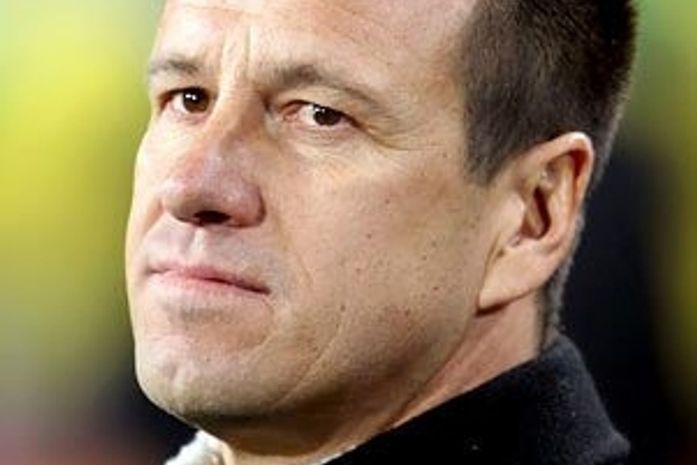 Ele é pop: Dunga usa blazer de Herchcovitch na estreia do Brasil