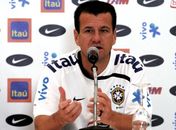 Dunga admite que Seleção precisa apresentar um futebol melhor