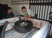 Droga estava escondida nos pneus do carro 