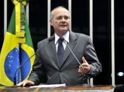 Renan pede ao governo pressa na reconstrução das casas aos desabrigados pela enchente