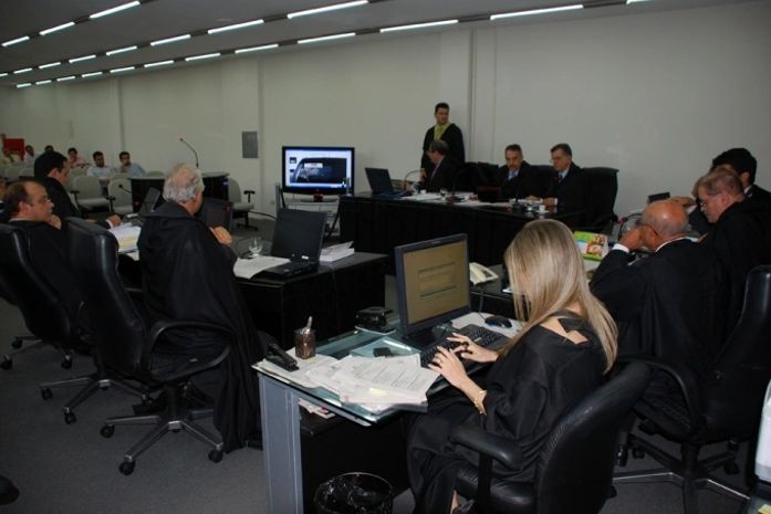 Pleno do TRE nega recursos contra campanha antecipada com adesivos