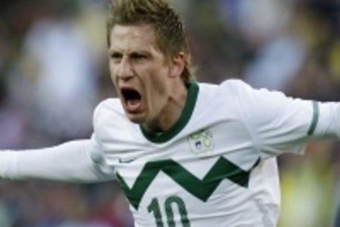 Eslovênia chega perto da vaga, mas vacila e empata com Estados Unidos