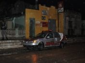 Empresário leva dois tiros em frente ao seu bar e reconhece atirador