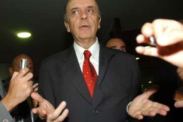 Serra é agressivo volta a carga contra Collor e mostra imagem de discurso em Penedo-AL