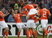 Vídeo: Sem brilho e sem Robben, Holanda sofre para vencer o Japão