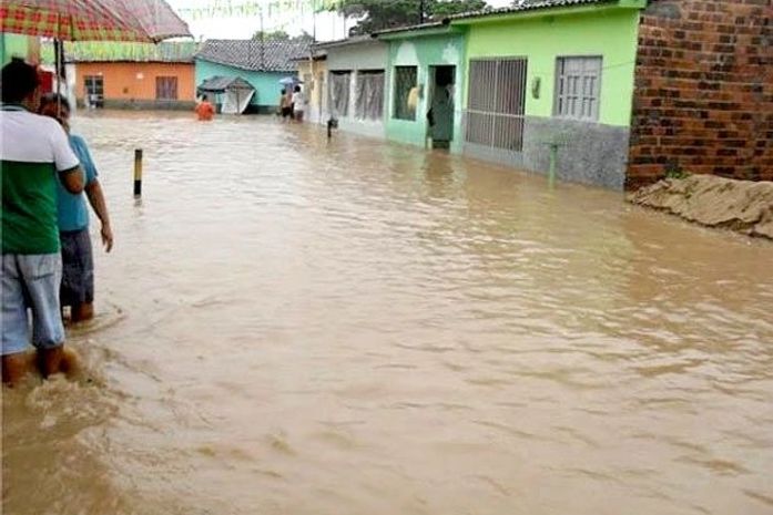 Chuva alagou ruas de cidades alagoanas