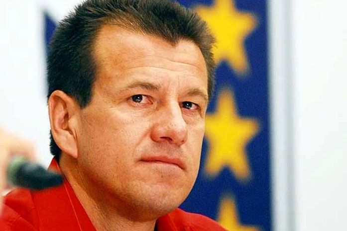 Xingamentos de Dunga podem render punição ao técnico brasileiro na Copa