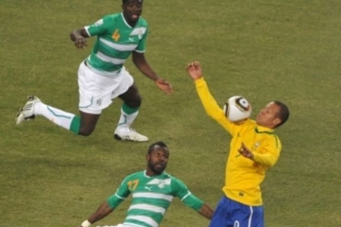 Maradona classifica como "tragicômico" sorriso de árbitro