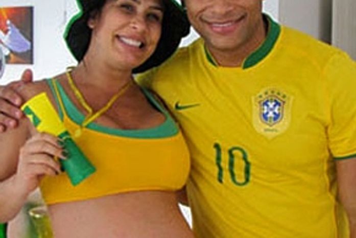 Scheila Carvalho da à luz Giulia e marido assiste ao parto