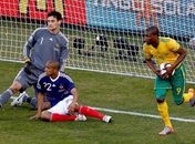 África do Sul se despede com vitória; França repete vexame