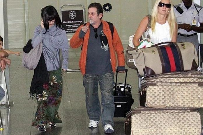 Carol Dieckmann acha estranho Sthefany Brito usar disfarce