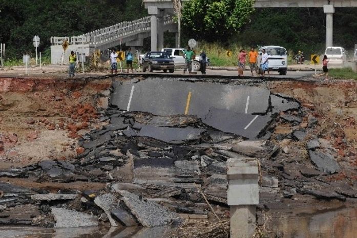 Chuva danifica pontes e interdita BR-101 em AL e PE