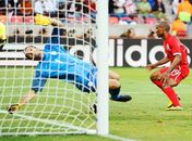 Inglaterra acorda, vence a 1ª e avança; Eslovênia dá adeus