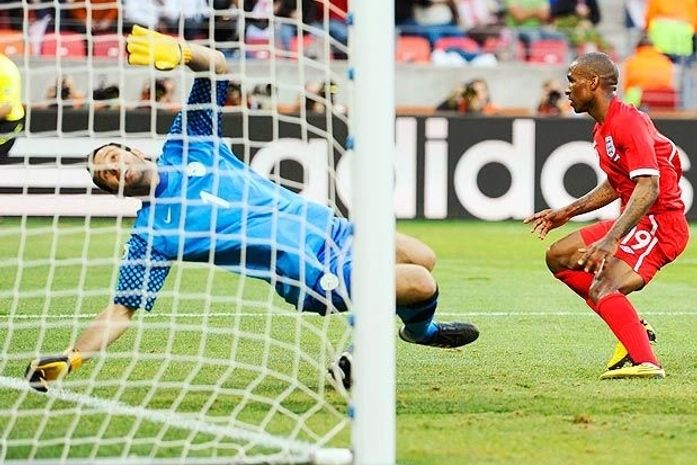 Inglaterra acorda, vence a 1ª e avança; Eslovênia dá adeus