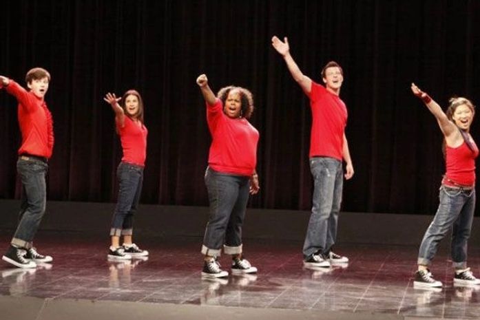 Temporada de 'Glee' termina com lágrimas e incertezas