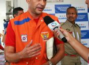 "Não é honesto aproveitar um momento com este para fazer poítica", Responde o comandante